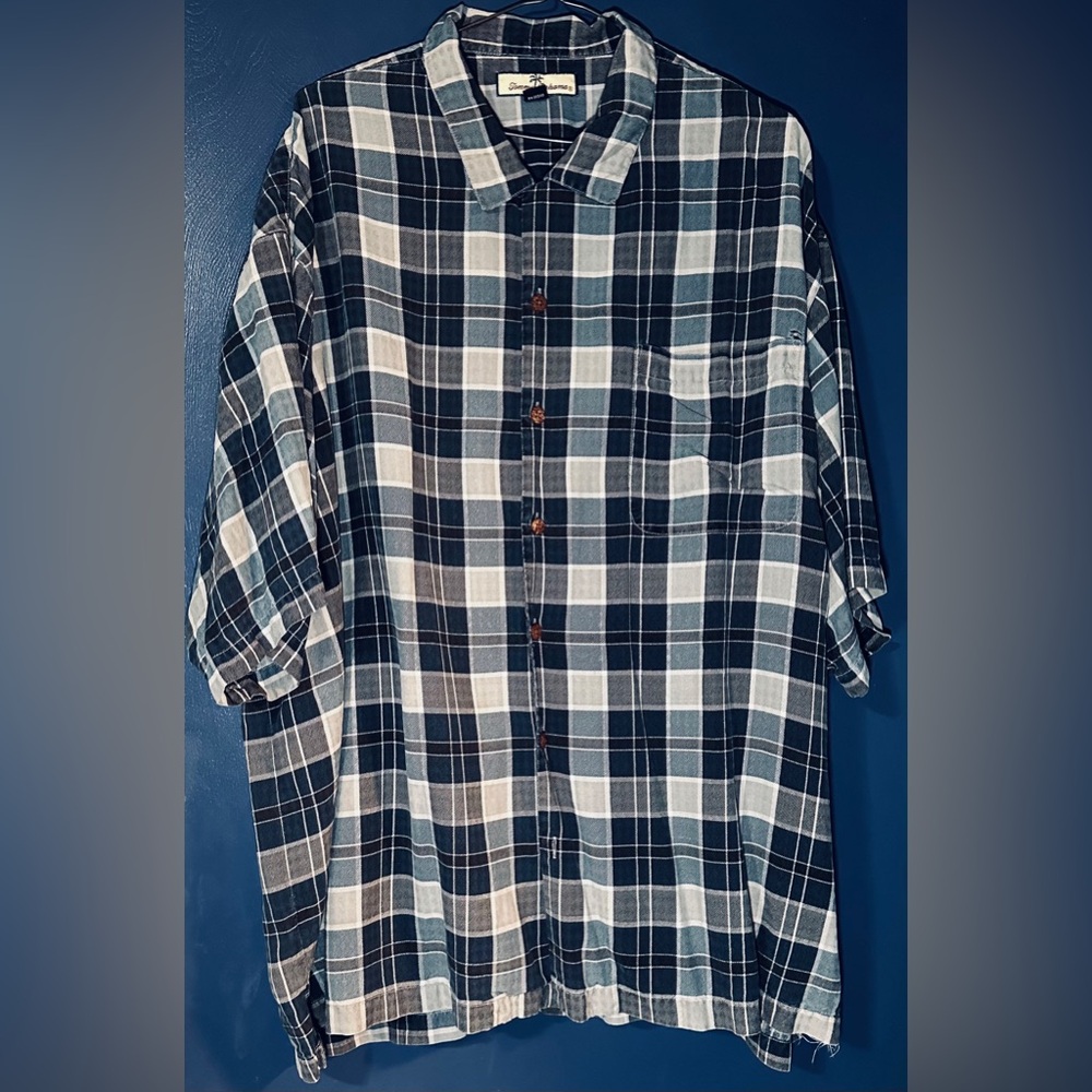 Men’s XXL Tommy Bahama casual shirt